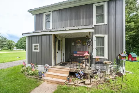 9032 Center St, Grinnell, IA 50112