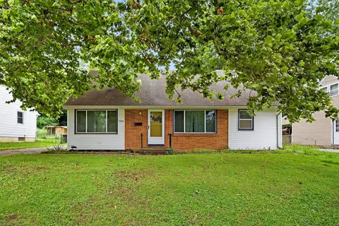 7302 SW 12th St, Des Moines, IA 50315