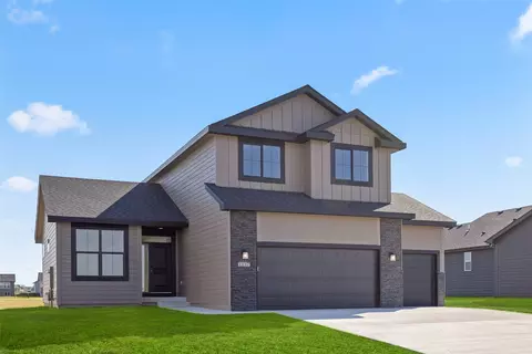 1117 Mulberry Dr NW, Bondurant, IA 50035