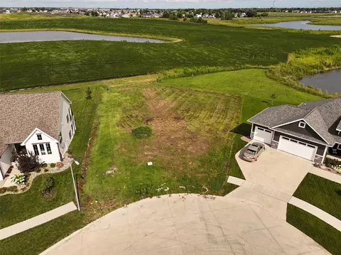 3008 Lakeview Dr SE, Altoona, IA 50009