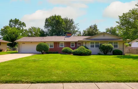 2713 Patricia Dr, Urbandale, IA 50322