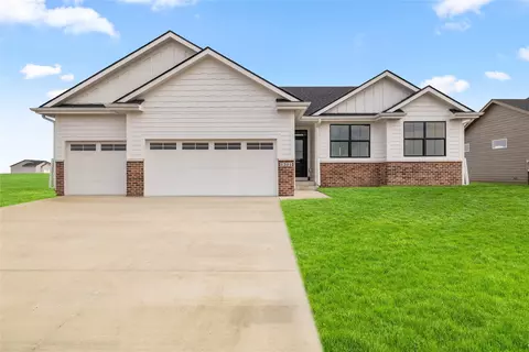 1201 Mulberry Dr NW, Bondurant, IA 50035
