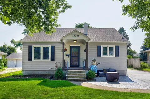 109 SW School St, Ankeny, IA 50023