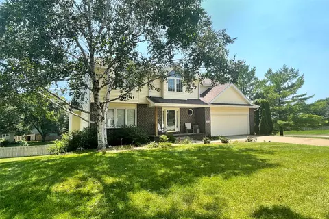 5912 Brookview Dr, West Des Moines, IA 50266