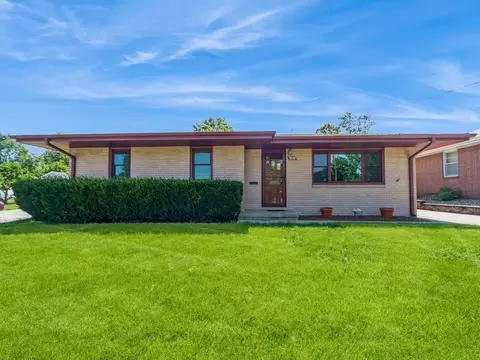 3219 74th St, Urbandale, IA 50322
