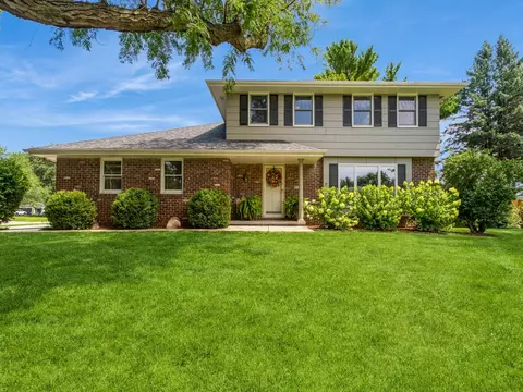 4317 74th St, Urbandale, IA 50322