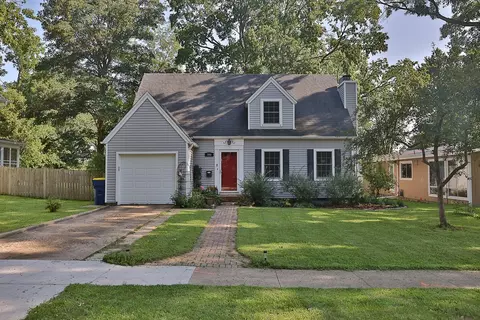 305 Union St, Pella, IA 50219
