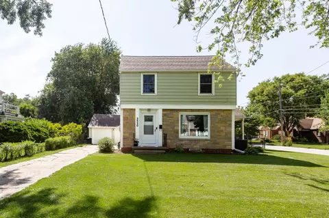 2520 49th St, Des Moines, IA 50310