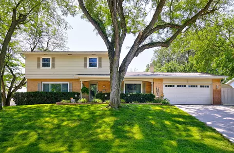 2702 Aurora Ave, Des Moines, IA 50310