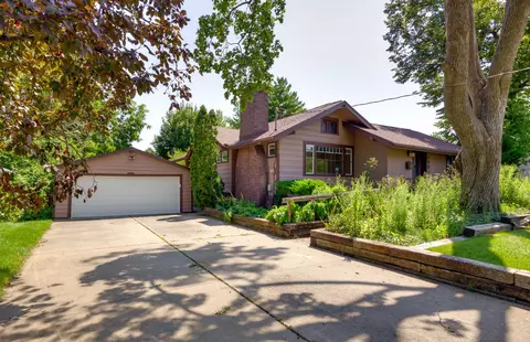 2801 61st St, Des Moines, IA 50322