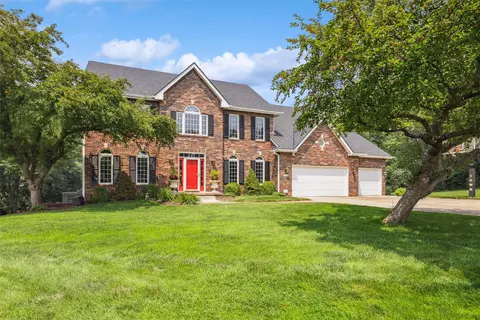1615 S 43rd St, West Des Moines, IA 50265