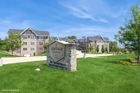9001 Windsor Pkwy #317, Johnston, IA 50131