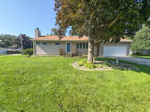 812 S 12th Ave W, Newton, IA 50208