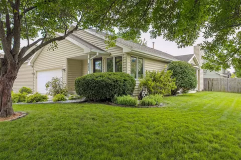 230 Southview Dr, Waukee, IA 50263