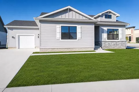 202 SW 17th St, Ankeny, IA 50023