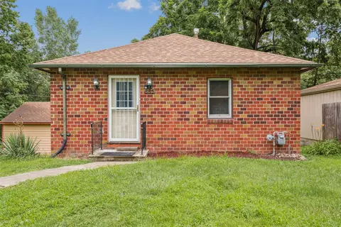 885 NW 43rd Ave, Des Moines, IA 50313