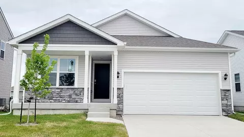 5615 152nd St, Urbandale, IA 50323