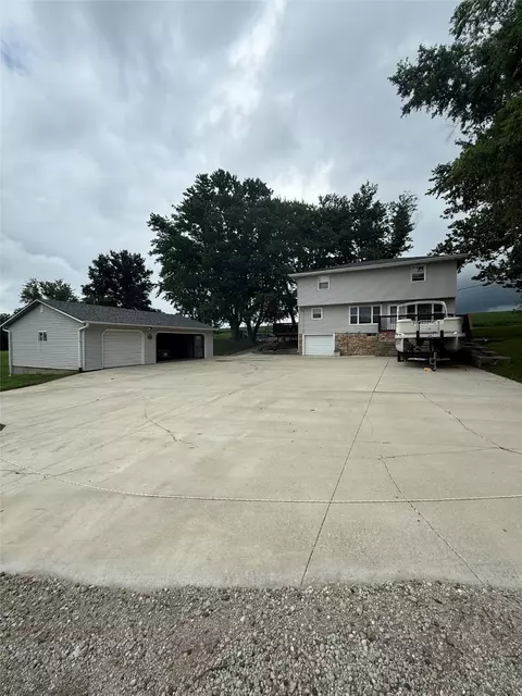 1952 Highway 5 Hwy, Knoxville, IA 50138