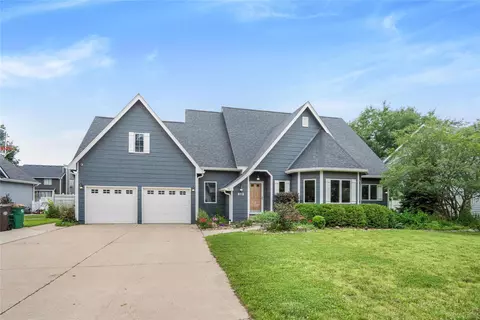812 N 8th Ave, Winterset, IA 50273