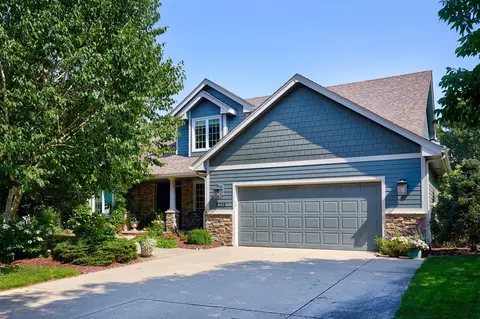 5705 Wentworth Dr, Johnston, IA 50131