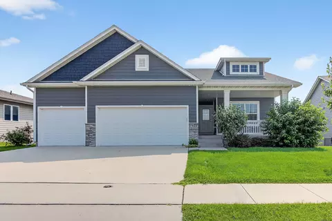 7821 NW 96th St, Johnston, IA 50131