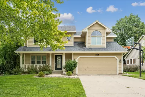 2095 NW 144th St, Clive, IA 50325
