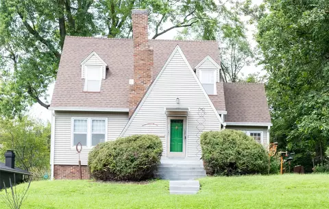 124 Emerson Hough Dr, Newton, IA 50208