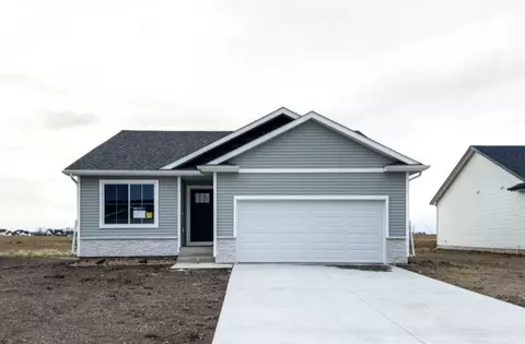 1220 Featherstone Ave NE, Bondurant, IA 50035