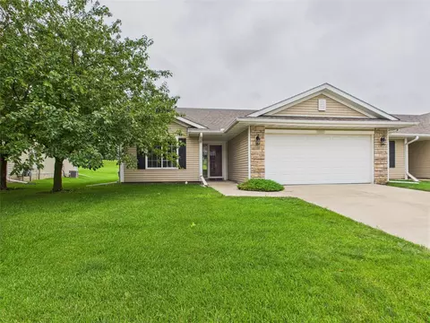 1208 N 6th St, Indianola, IA 50125