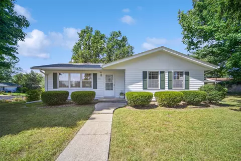 8110 Warren Dr, Des Moines, IA 50320