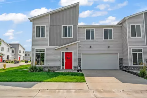 327 NE Quail Dr, Waukee, IA 50263