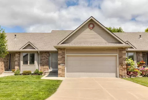 1118 NW Waterfront Dr, Ankeny, IA 50023