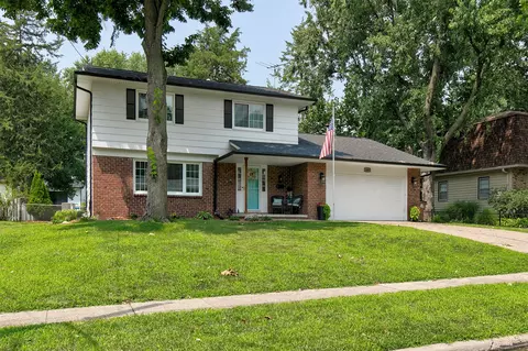 608 34th St, West Des Moines, IA 50265