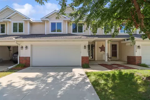 6532 Cheslie Ct, Johnston, IA 50131