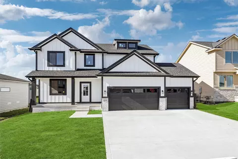 4648 177th St, Urbandale, IA 50323