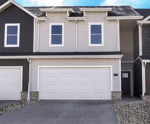 9112 Robinson Dr, West Des Moines, IA 50266