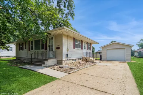 1205 N Depot St, Knoxville, IA 50138
