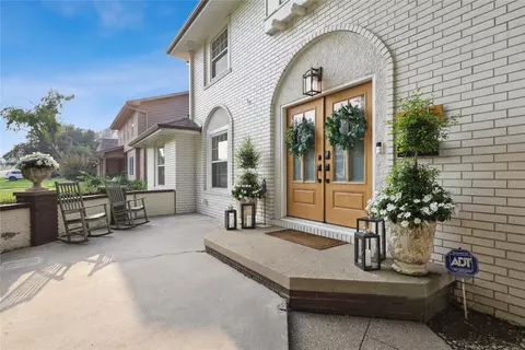 4425 Aurora Ave, Des Moines, IA 50310