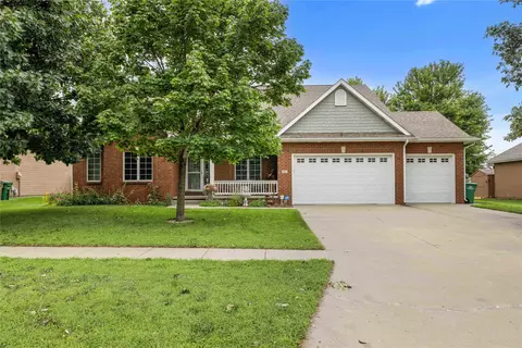 201 11th St NW, Altoona, IA 50009
