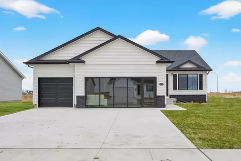 1224 Featherstone Ave NE, Bondurant, IA 50035