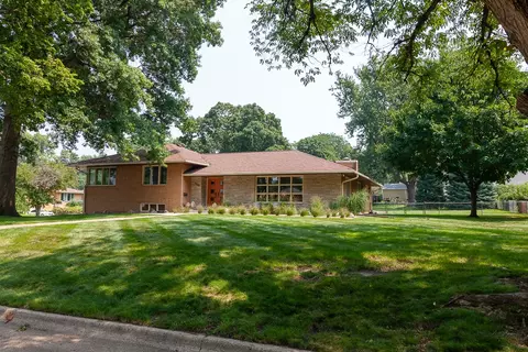 4055 42nd St, Des Moines, IA 50310