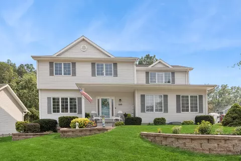 6418 Sutton Dr, Urbandale, IA 50322