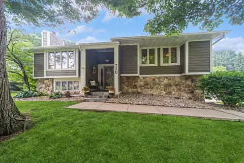 730 46th Pl, West Des Moines, IA 50265