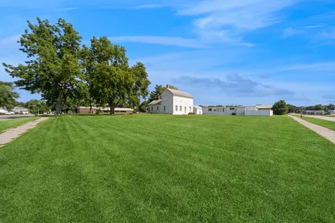 703 E Iowa Ave, Indianola, IA 50125