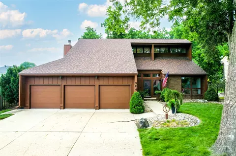 904 50th St, West Des Moines, IA 50265