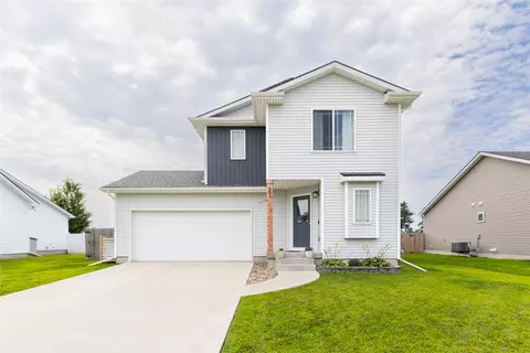 302 Big Bluestem Dr, Monroe, IA 50170
