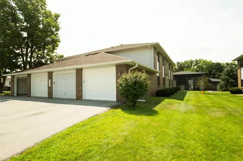 1108 49th St #1, West Des Moines, IA 50266