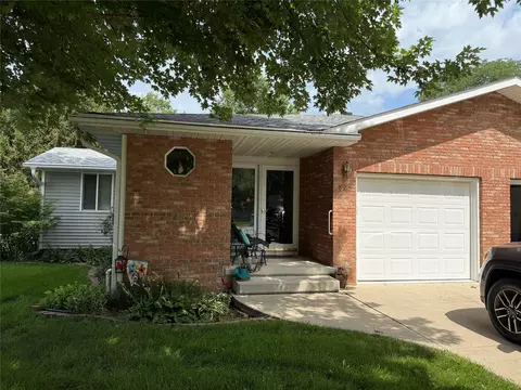 825 W Fremont St, Winterset, IA 50273