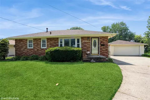 2000 E 27th Ct, Des Moines, IA 50317