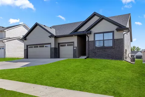 320 NW Ashley Ave, Waukee, IA 50263